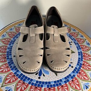 SAS Roamer Women's 7.5 N Beige Leather Comfort Strap Loafers NEW